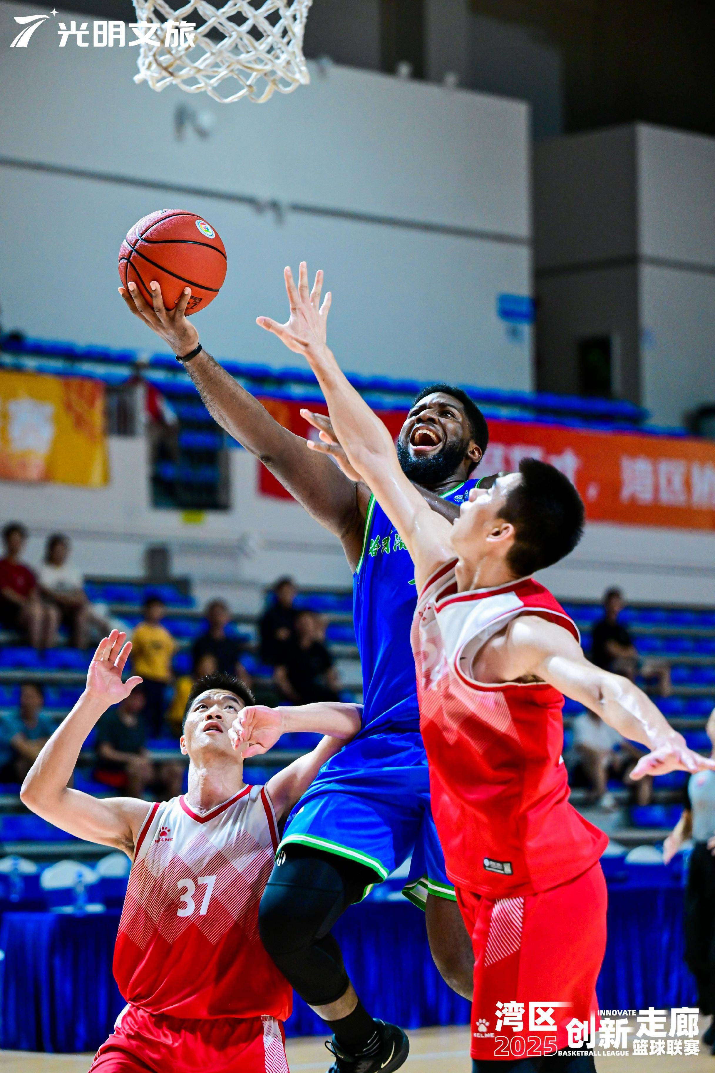 热门赛况报道：跨境篮球赛事火热进行
